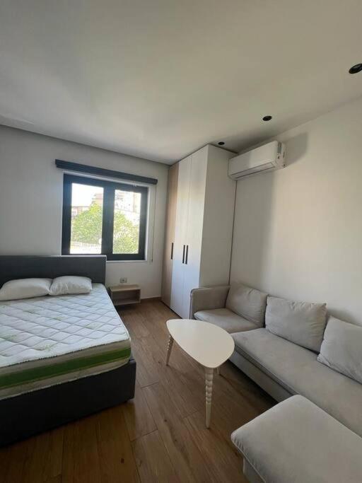 Central Studio Τίρανα Εξωτερικό φωτογραφία